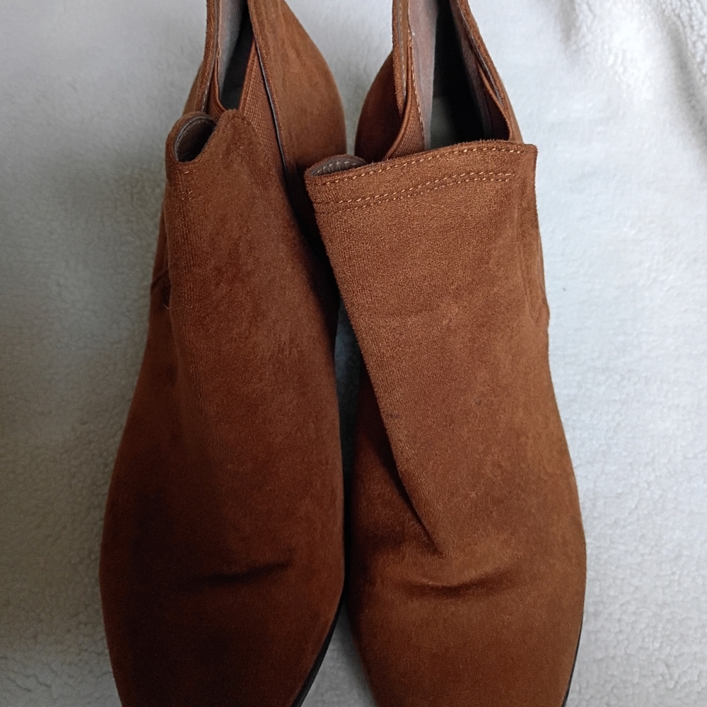 Pierre Dumas Women's Brown Suede Boots (*has Call-out)